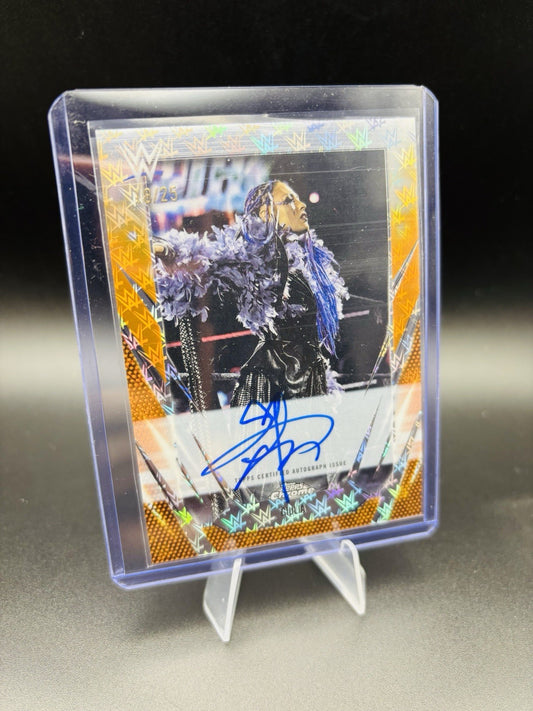 WWE Topps Chrome 2026 Logofractor Orange Giulia /25 Auto